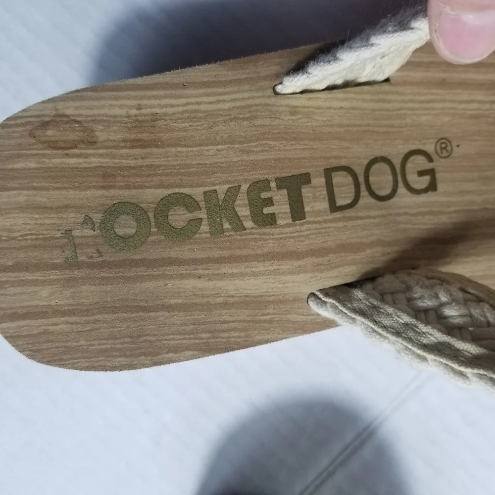 ROCKET DOG WEDGE SANDALS ESTIMATED SIZE 8